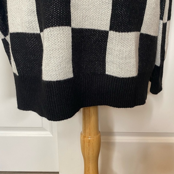 Divided H&M Small Checker Sweater - Picture 3 of 8
